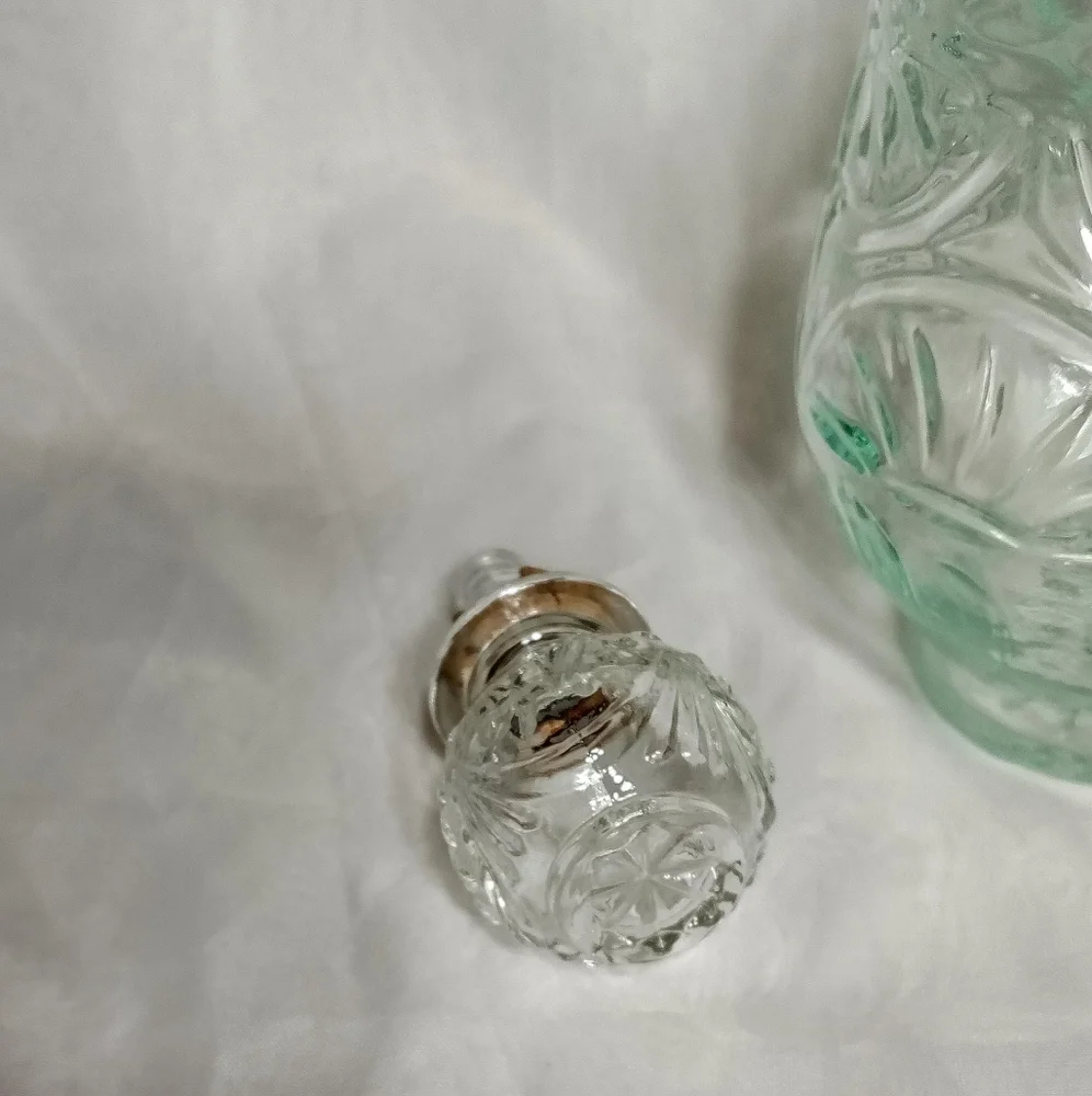 Vintage Daisy Green clear Glass Decanter pitcher cork stopper. - Picture 5 of 13
